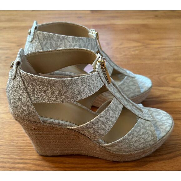 Michael Kors Size 9.5M Womens Vanilla Damita Wedge Logo MK Signature Sandals - Picture 1 of 10